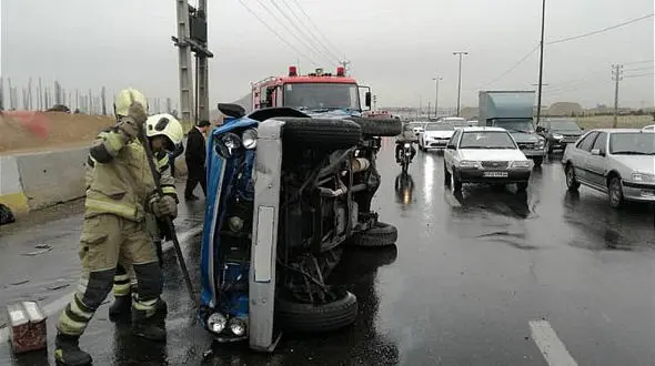 نجات راننده نیسان از میان آهن پاره ها+ تصاویر