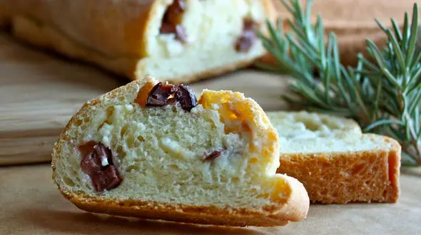 در خانه نان یونانی با طعم پنیر بپزید!