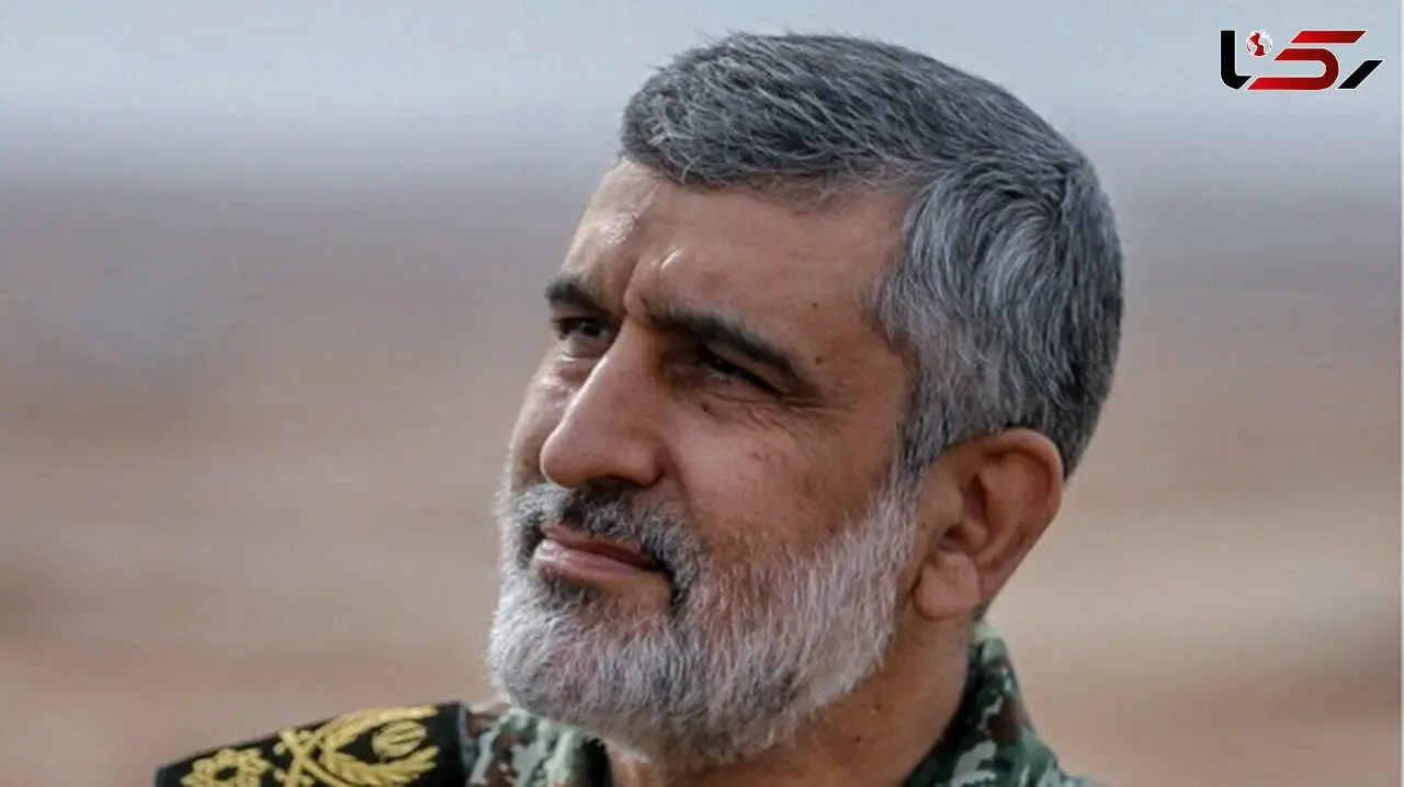 عکس /  سفر در زمان؛ چهره جوان «سردار حاجی زاده با لباس سپاه در کنار صیاد شیرازی» در جبهه؛ دهه 60