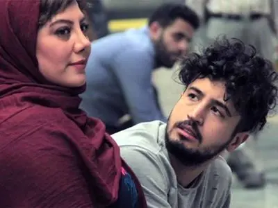 فیلم/ مهرداد صدیقیان : یه خانوم بازیگری بود از قصد سر صحنه ده تا پیاز می‌خورد من واقعا کبود میشدم از بوی پیاز/ قشنگ مترو خلوت کن بود / خیلی افتخار کردم باهاتون کار کردم ولی رعایت کنید