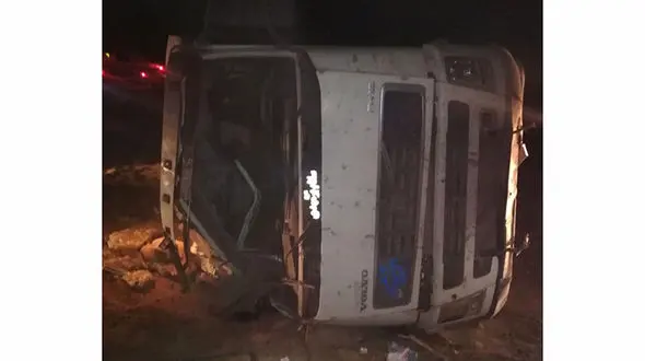 واژگونی هولناک تریلر در سیرجان +عکس