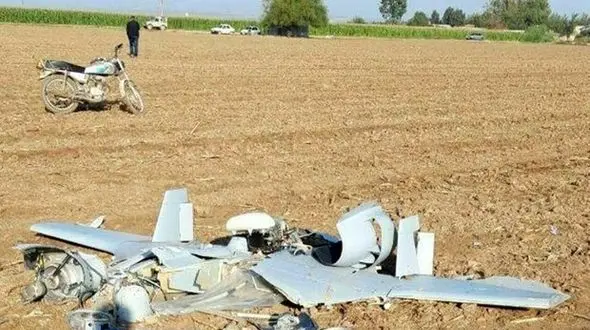 فرود اضطراری یک پهباد با بال شکسته در آران‌و بیدگل + عکس
