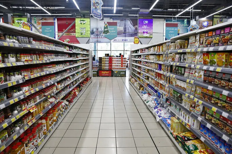 قفسه  فروشگاه ها پر/ شهروندان: یک میلیون تومان برای خرید کافی نیست!