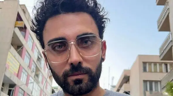 محمد صادقی دوجنسه نیست + فیلم اثباتی آقای بازیگر بعد ازادی از زندان !