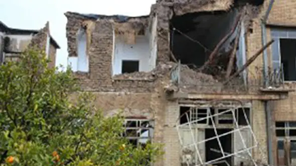 تخریب واحدهای مسکونی در فسا+ عکس