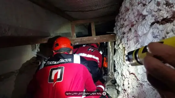 نجات کارگر نصاب کولر از سقف کاذب در مشهد
