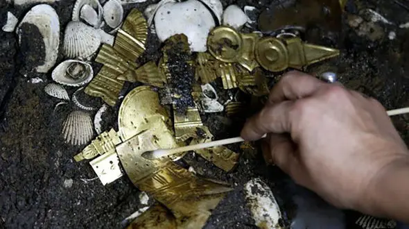 کشف محموله طلای 500 ساله + تصاویر