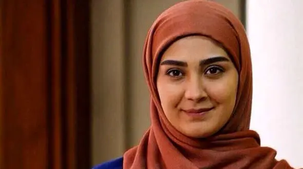 ژست ناجور مریم معصومی در اتاق / خانم بازیگر پا روی ممنوعه ها گذاشت !