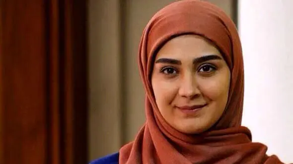 ژست ناجور مریم معصومی در اتاق / خانم بازیگر پا روی ممنوعه ها گذاشت !