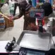 فیلم لحظه حمله مردان قداره کش به هایپرمارکت در خواف خراسان / فیلم حاوی صحنه های دلخراش است