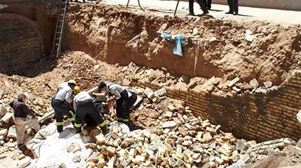 پسر بیرجندی در ریزش دیوار جوانمرگ شد + عکس