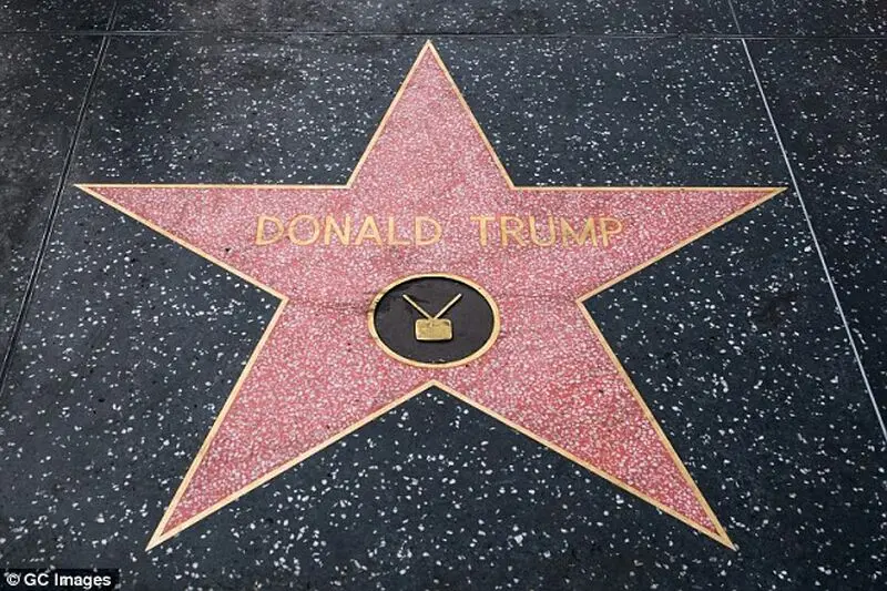 4E8EF87F00000578-5991401-Donald_Trump_s_star_on_the_Walk_of_Fame_is_shown_here_without_va-a-4_1532538908288
