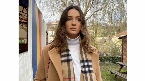 نامزد شاخه شمشاد زهرا گونش با چش ابروی مشکی/ حیف قدش یه خورده کوتاهه