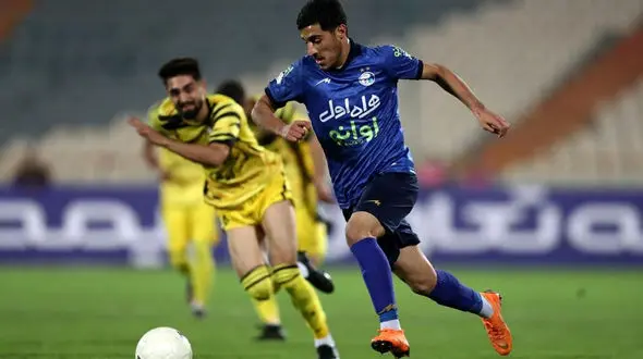 ستاره جوان استقلال در آستانه جدایی قرار گرفت