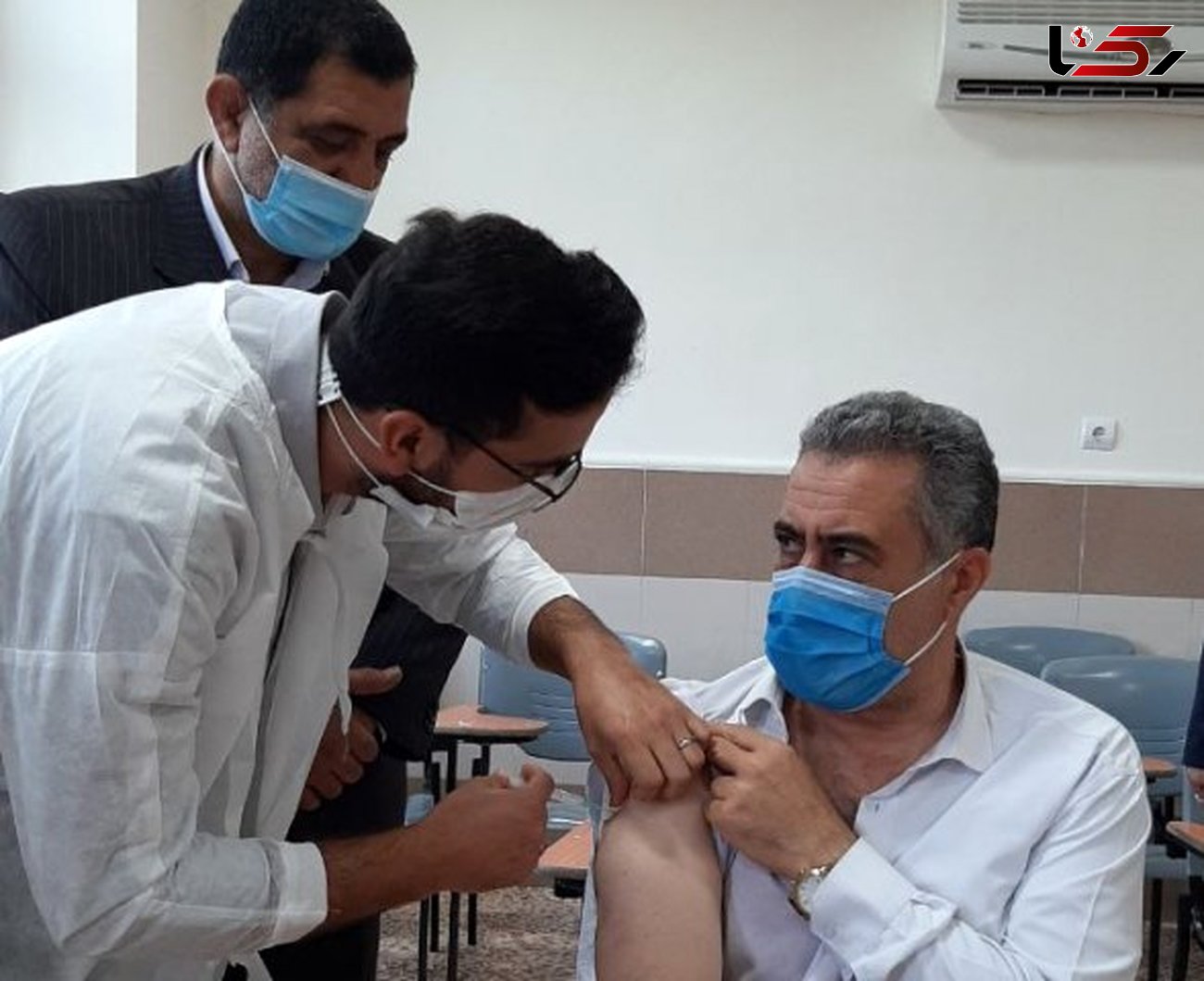 مدیرکل آموزش و پرورش مازندران از پایگاه واکسیناسیون معلمان تنکابن بازدید کرد