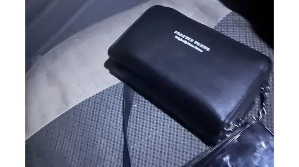 محتویات عجیب کیف جا مانده یک دختر در تاکسی