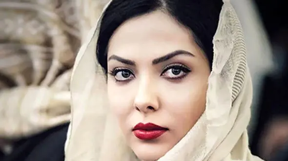 عکس یادگاری لیلا اوتادی و دوستانش