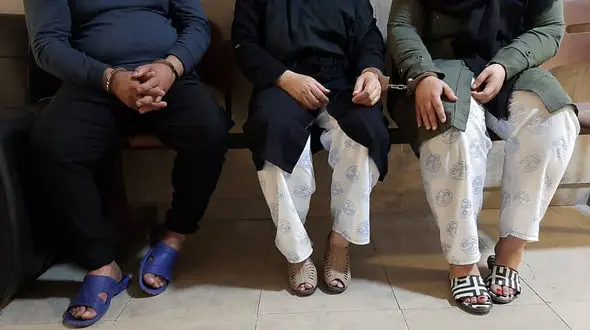 پولدار شدن عجیب 2 زن اردبیلی / یک مرد به حساب آنها پول می ریخت