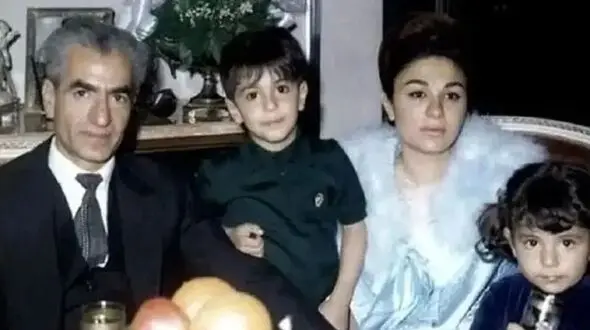 سفر به ایام قدیم/ کتک کاری رضا و فرحناز پهلوی تو کاخ