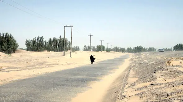 فیلم بادهای ۱۲۰ روزه سیستان که از نعمت به نقمت تبدیل شد/  بر اساس معاهده هیرمند افغانستان باید حق آبه ما را بدهد