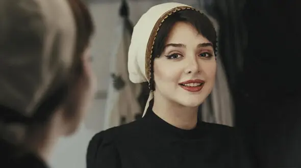 فیلم / المیرا دهقانی: خیلی دوست داشتم دندانپزشک بشم / توی 16 سالگی جرقه‌هایی از بازیگری در ذهنم زده شد و خیلی زود توسط پدرم در نطفه خفه شد !