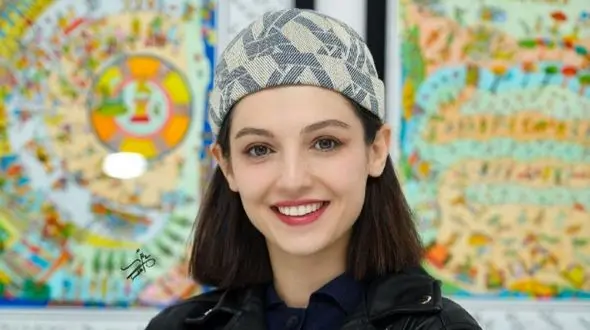 دکوراسیون خانه مجردی مهسا حجازی بازیگر سریال تاسیان؛ از کتابخانه‌ بزرگ با قفسه‌های چوبی تا بشقاب های سنتی ! + عکس ها