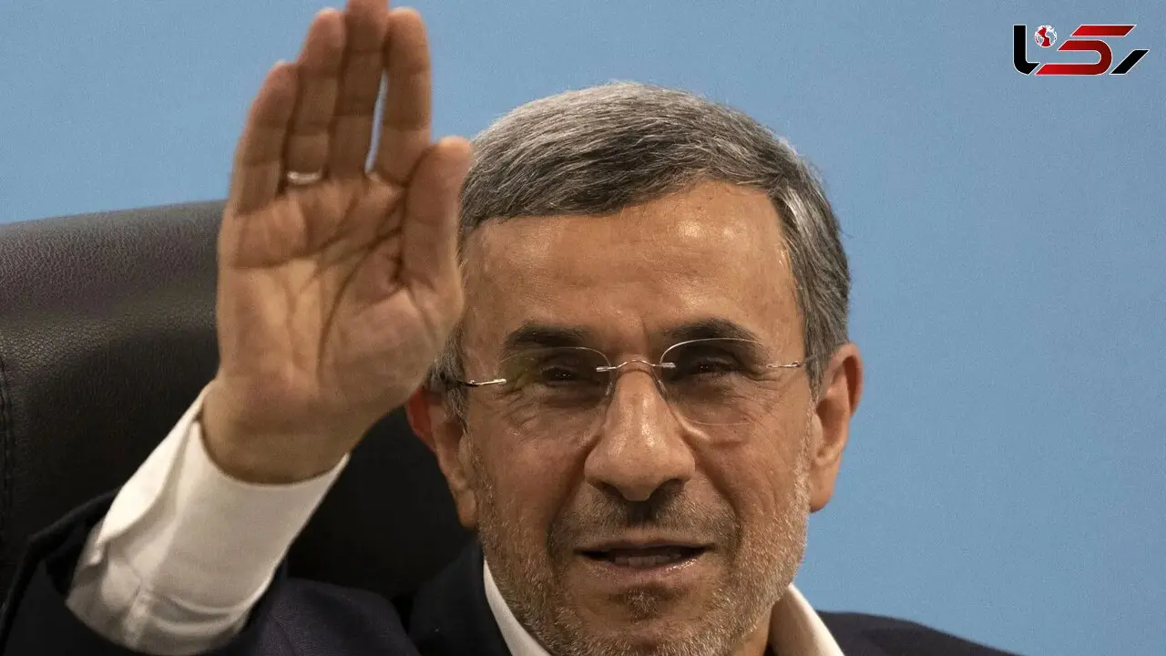 فیلم / رفتار عجیب محمود احمدی‌نژاد در مراسم ختم خواهرش/ آخه امضای یادگاری و عکس سلفی در اوج عزاداری