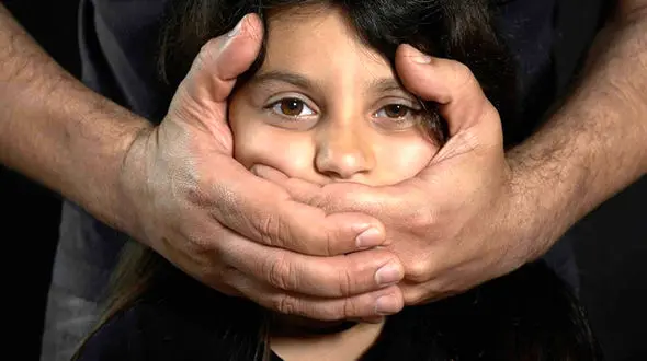 بازداشت بی رحم ترین مرد شیطان صفت در تهران / او دختر خود و همسایه را آزار داد