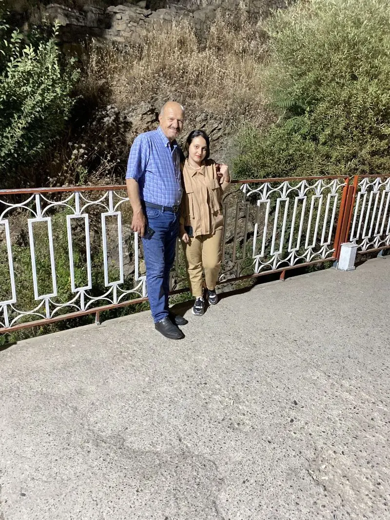 زارع زاده و نوه اش