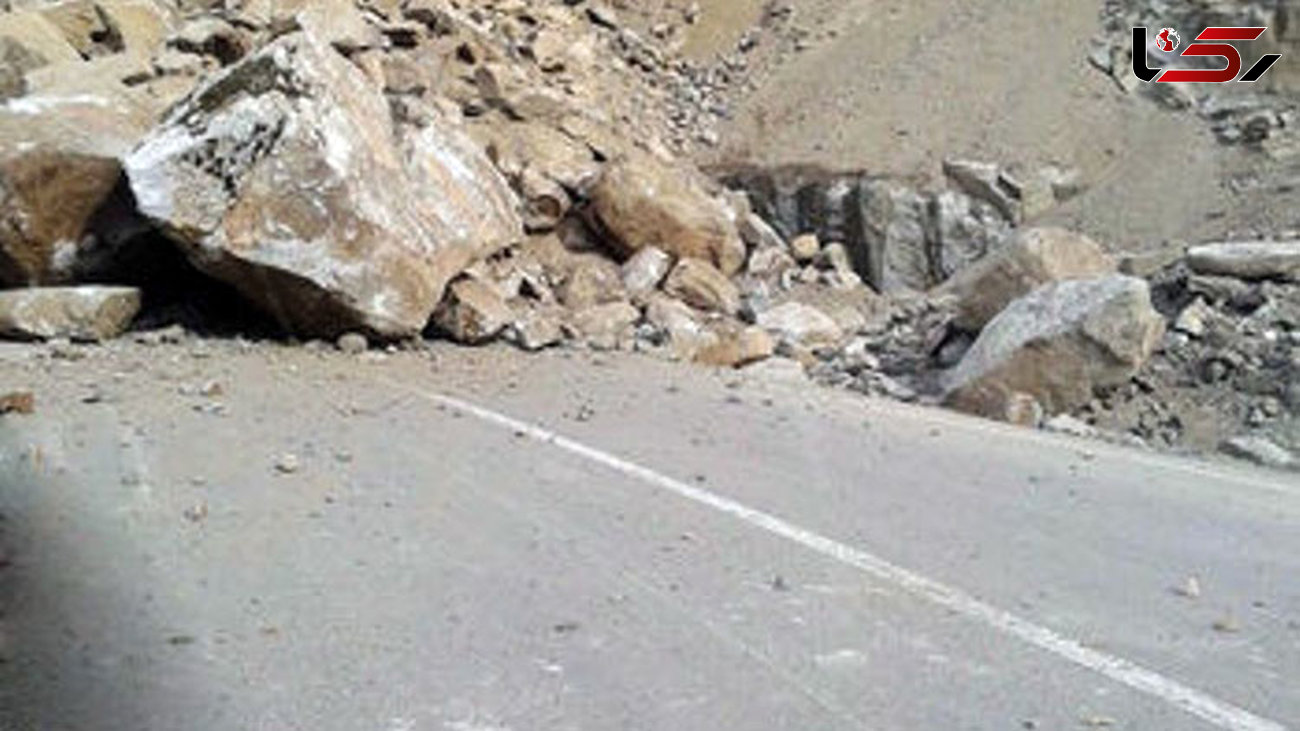 جاده پلدختر – خرم آباد به دلیل ریزش کوه بسته شد