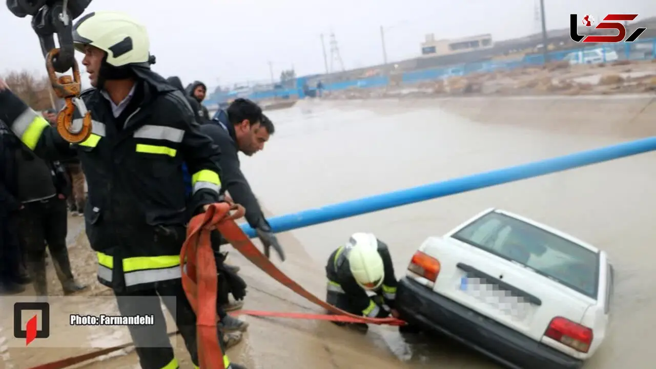سقوط پراید با راننده در کانال آب اصفهانک + عکس