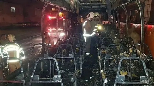  یک اتوبوس در شهرری جزغاله شد + تصاویر لحظه آتش سوزی