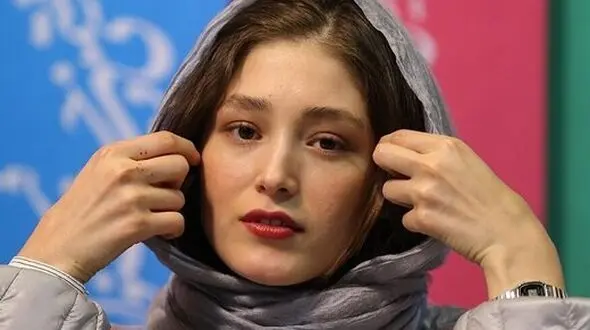 پاسخ هوشمندانه فرشته حسینی به شیطنت مجری شبکه طلوع