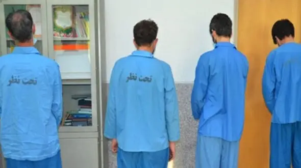 بازداشت 4 جوان چاقو به دست که از اصفهانی ها زورگیری می کردند / پلیس فاش کرد