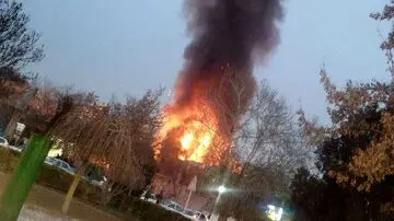 جزئیات آتش‌سوزی گسترده انبار چوب در مشهد / آتش مهار شد