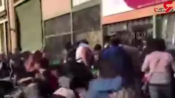 غارت مغازه‌ها در شیلی توسط معترضان + فیلم 