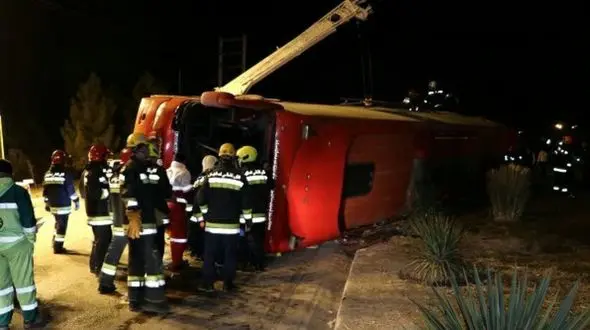 واژگونی هولناک اتوبوسی با 40 مسافر در زنجان 