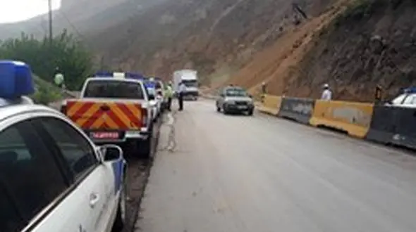 ریزش و سقوط سنگ در کمین مسافران شمال / پلیس هشدار داد