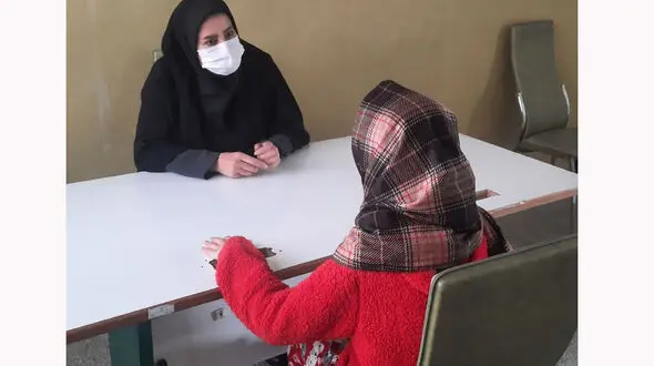 دختر 11 ساله ممنوعه های مادرش را کپی کرد / پسر جوان بی حرمتم کرد + عکس واقعی