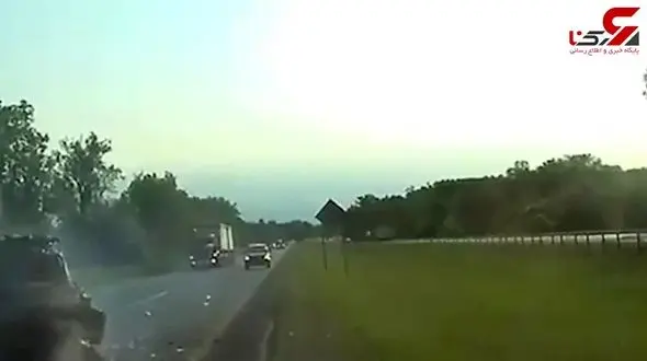 حمله‌ی تریلی به شاسی بلند با حداکثر سرعت! + فیلم 