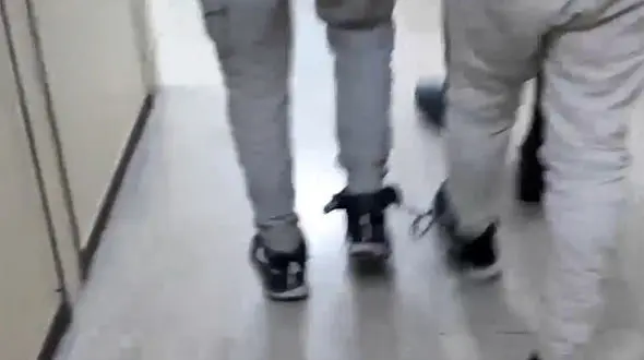 فیلم سرقت پراید با شمشیر سامورایی در غرب تهران / دزدان خشن شاه کلید هم داشتند + عکس