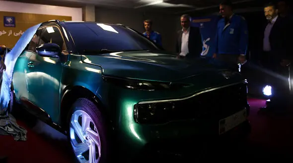 رونمایی وزیر صمت از نخستین خودرو کراس اوور ملی «ری را»/ آغاز اقدامات مؤثر برای افزایش کیفیت صنعت خودرو+ فیلم