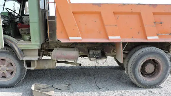 مرگ تلخ پسر 3 ساله زیر چرخ های کامیون پدر + عکس