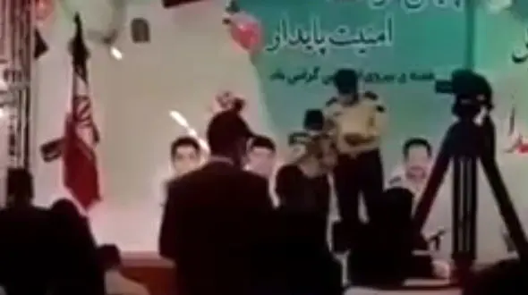 پسر پلیس شهید اشک همه را درآورد / پدرم در هفتمین روز قولش شهید شد و موبایلش به من رسید ! + فیلم