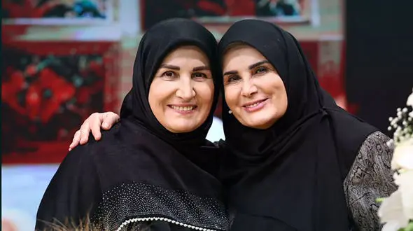 فیلم دردسر های عجیب شباهت دو خانم مجری صدا و سیما بهم/گیتی خامنه و سونیاپوریامین با هم در یک قاب