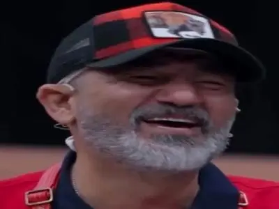 فیلم سکانس خندان/ غفوریان علت تفاوت سایزی تخم مرغ ها رو میگه همه پخش زمینن از خندان!