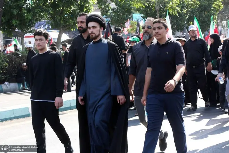 حضور سید احمد خمینی در مراسم تشییع پیکر مطهر رهبر شهید انقلاب در تهران