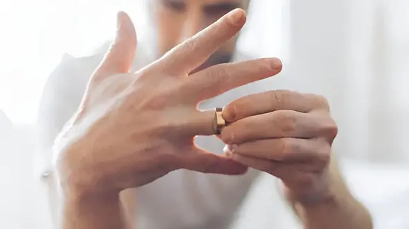 چرا در گرما انگشتر و کفش‌ مان تنگ می‌ شود؟ + راهکارهای پیشگیری و درمان