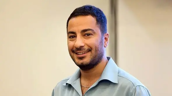 رفتار تحقیر آمیز نوید محمد زاده / زن شدن برای پول ! + فیلم