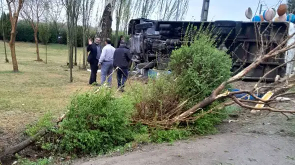 واژگونی هولناک تلخ مینی‌بوس دانش آموز دختر تیزهوش در بناب